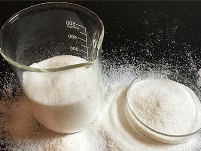 絮凝效果不完全取決于聚丙烯酰胺藥劑質(zhì)量，操作步驟嚴(yán)格進(jìn)行